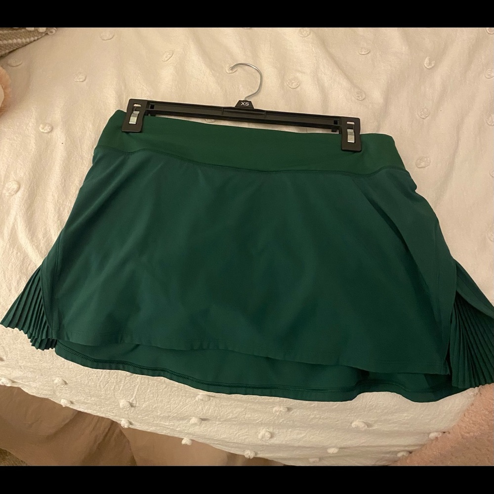 Lululemon Skirt. Brand new!! No flaws. Worn once, it’s just to big on me!